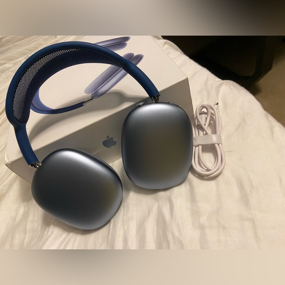 apple airpods max sky blue